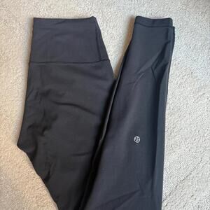 Black Lululemon Wunder Under Legging